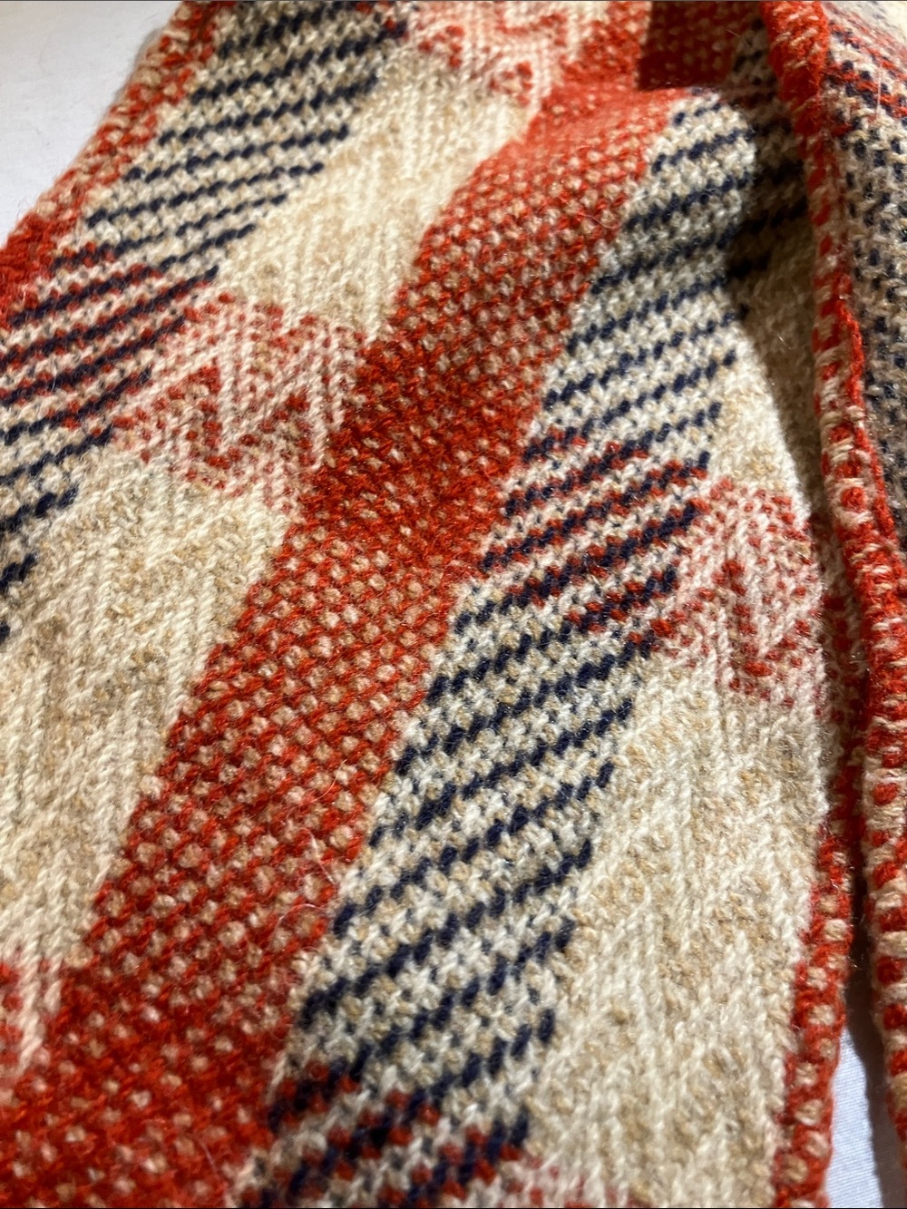 Handwoven vintage wool scarf 42” long 1960’s - Picture 8 of 10